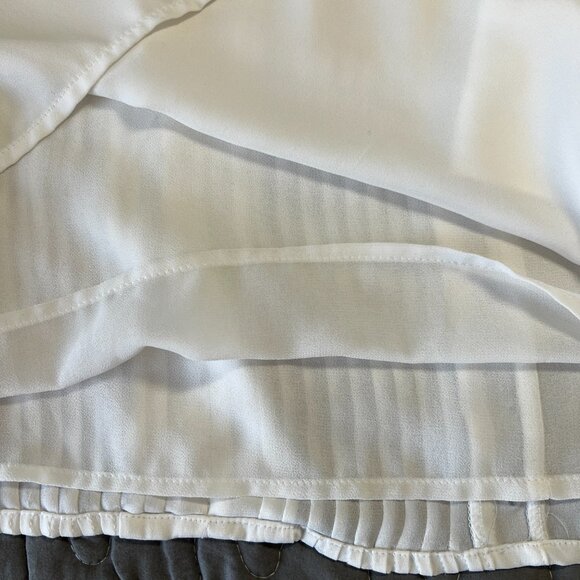 White House Black Market Womens V-neck Studded Pintuck Blouse Size 10 NWOT - Picture 6 of 11